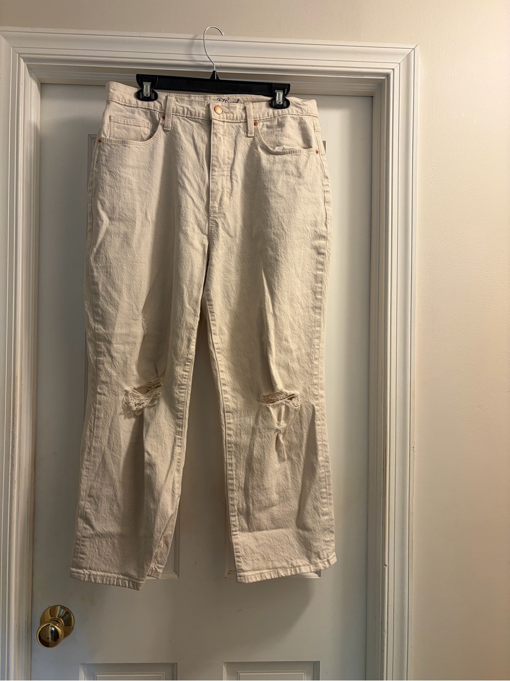 Universal Thread Cream Straight-Leg Jeans with Knee Rips
